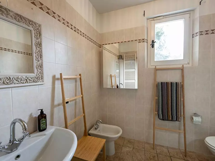 Immagine 24 di Villa in vendita  a Massa