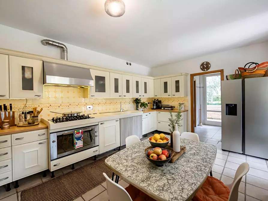 Immagine 22 di Villa in vendita  a Massa