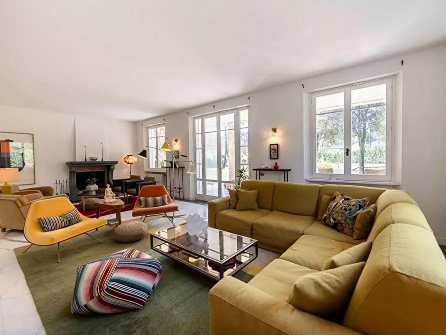 Immagine 15 di Villa in vendita  a Massa