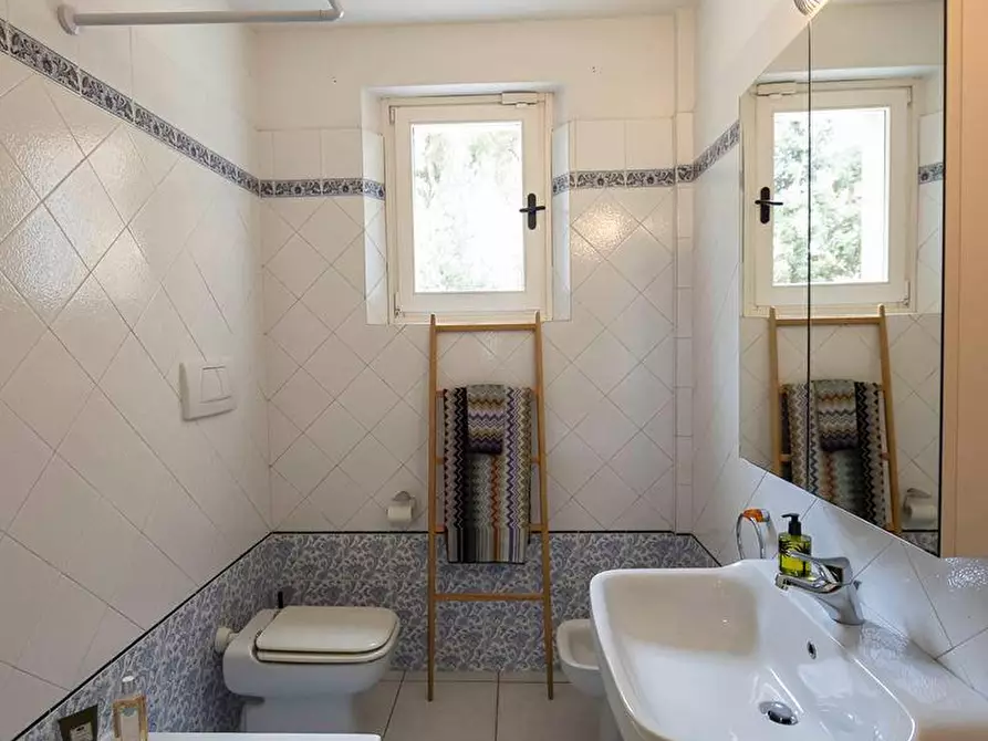 Immagine 26 di Villa in vendita  a Massa