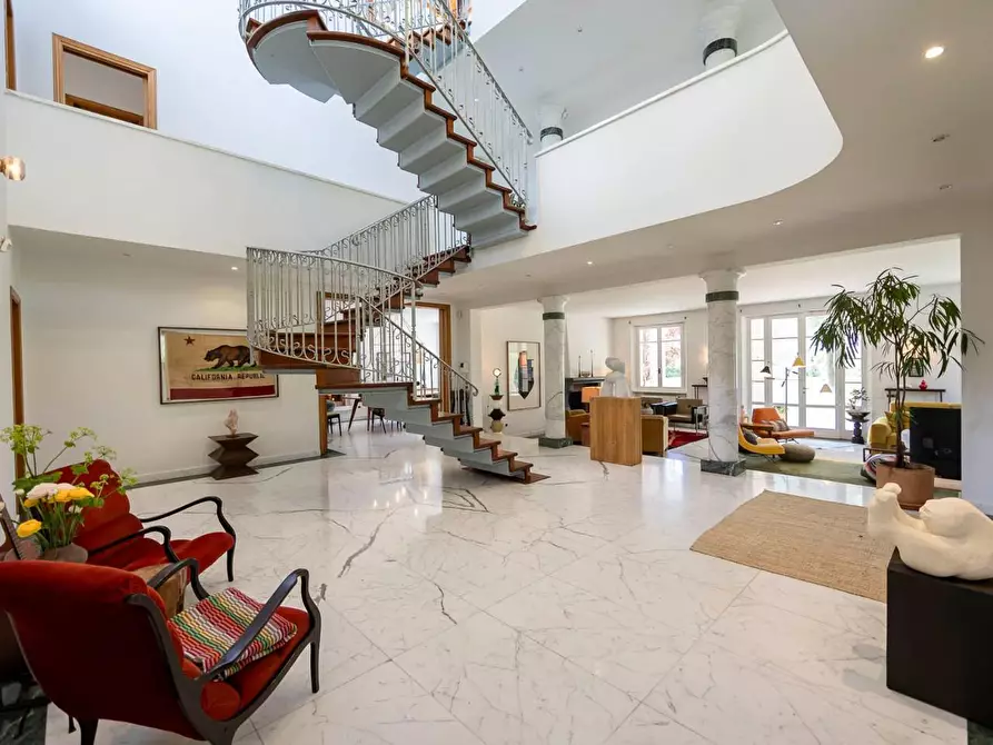 Immagine 13 di Villa in vendita  a Massa