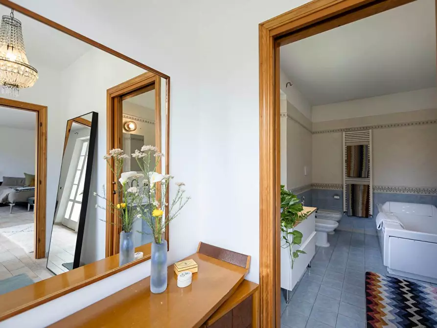 Immagine 31 di Villa in vendita  a Massa