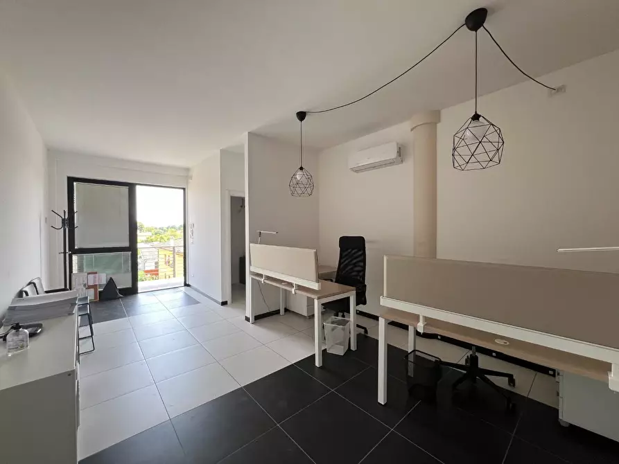 Immagine 1 di Ufficio in affitto  a Capannori