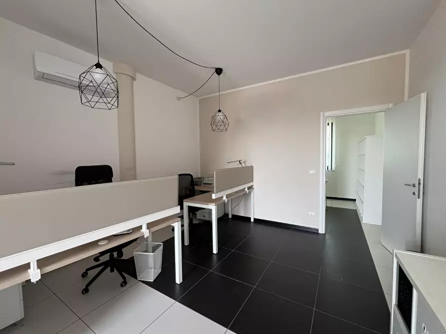 Immagine 3 di Ufficio in affitto  a Capannori