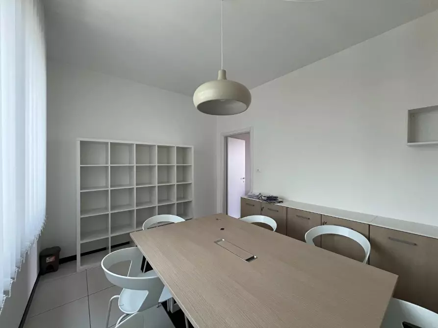 Immagine 5 di Ufficio in affitto  a Capannori
