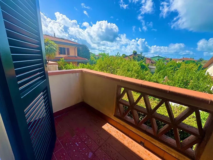 Immagine 16 di Villetta a schiera in vendita  a Massa