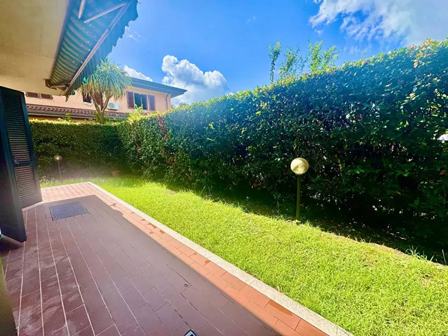 Immagine 12 di Villetta a schiera in vendita  a Massa