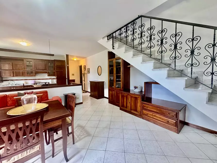 Immagine 6 di Villetta a schiera in vendita  a Massa