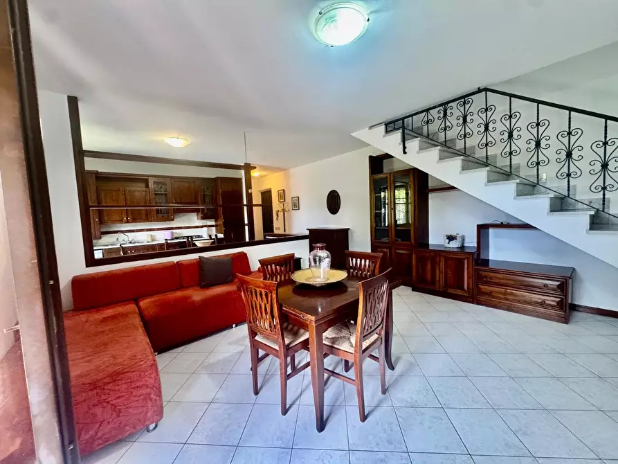 Immagine 1 di Villetta a schiera in vendita  a Massa