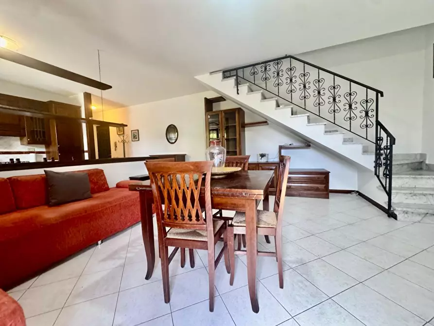 Immagine 5 di Villetta a schiera in vendita  a Massa