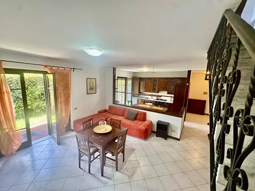 Immagine 4 di Villetta a schiera in vendita  a Massa