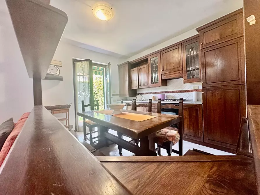 Immagine 10 di Villetta a schiera in vendita  a Massa