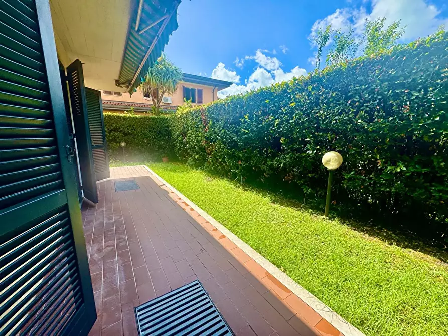 Immagine 13 di Villetta a schiera in vendita  a Massa