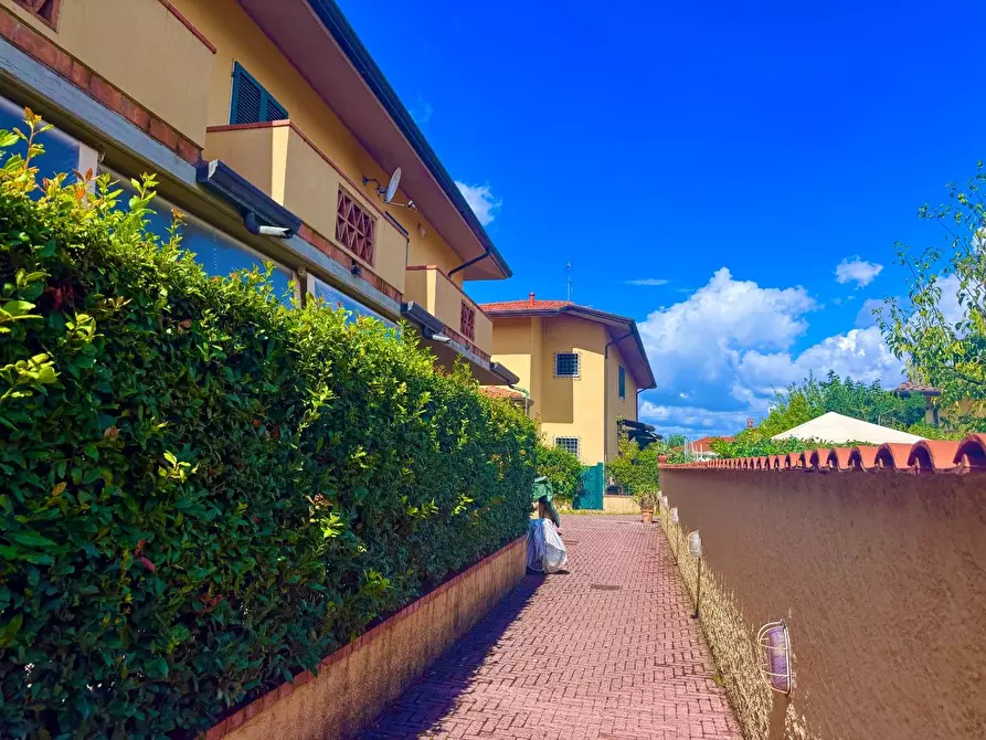 Immagine 25 di Villetta a schiera in vendita  a Massa