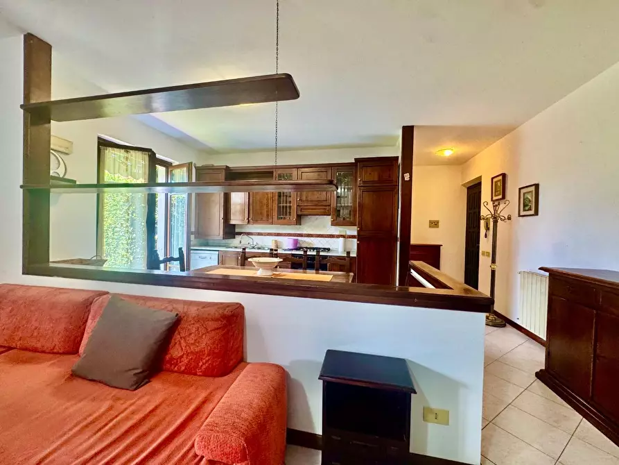 Immagine 2 di Villetta a schiera in vendita  a Massa