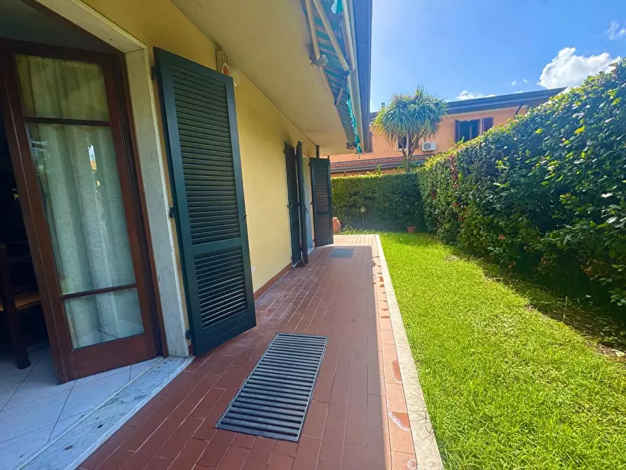 Immagine 11 di Villetta a schiera in vendita  a Massa