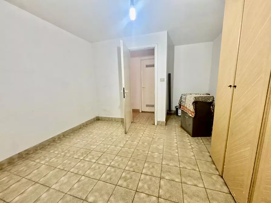 Immagine 27 di Villetta a schiera in vendita  a Massa