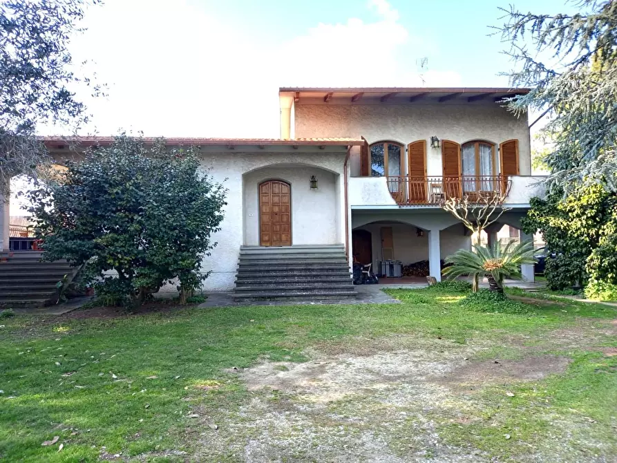 Immagine 2 di Villa in vendita  a Montignoso
