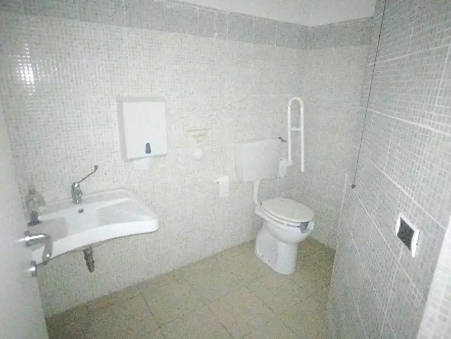 Immagine 10 di Casa indipendente in vendita  a Massa