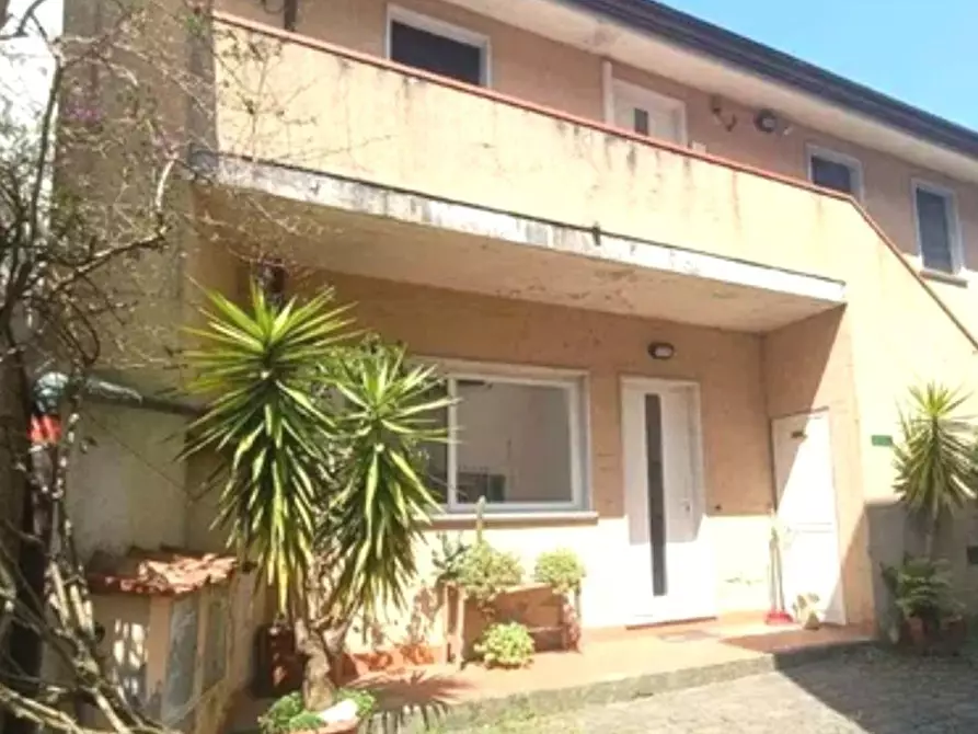Immagine 11 di Casa indipendente in vendita  a Massa