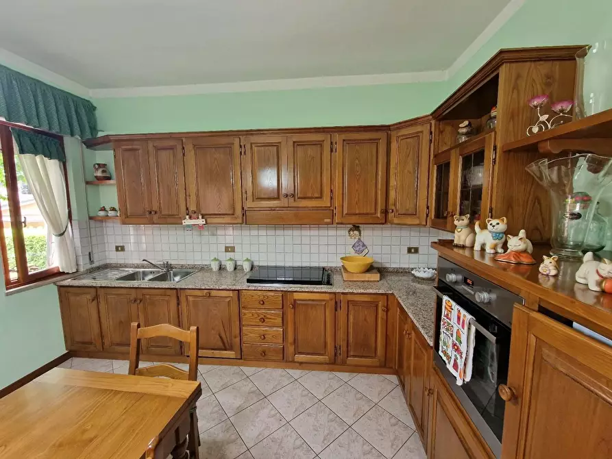 Immagine 19 di Villa in vendita  a Capannori