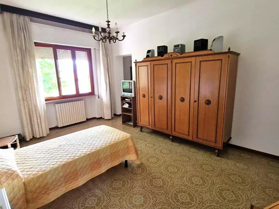 Immagine 25 di Villa in vendita  a Capannori