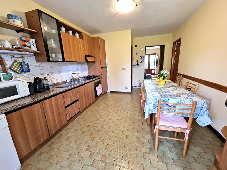 Immagine 34 di Villa in vendita  a Capannori