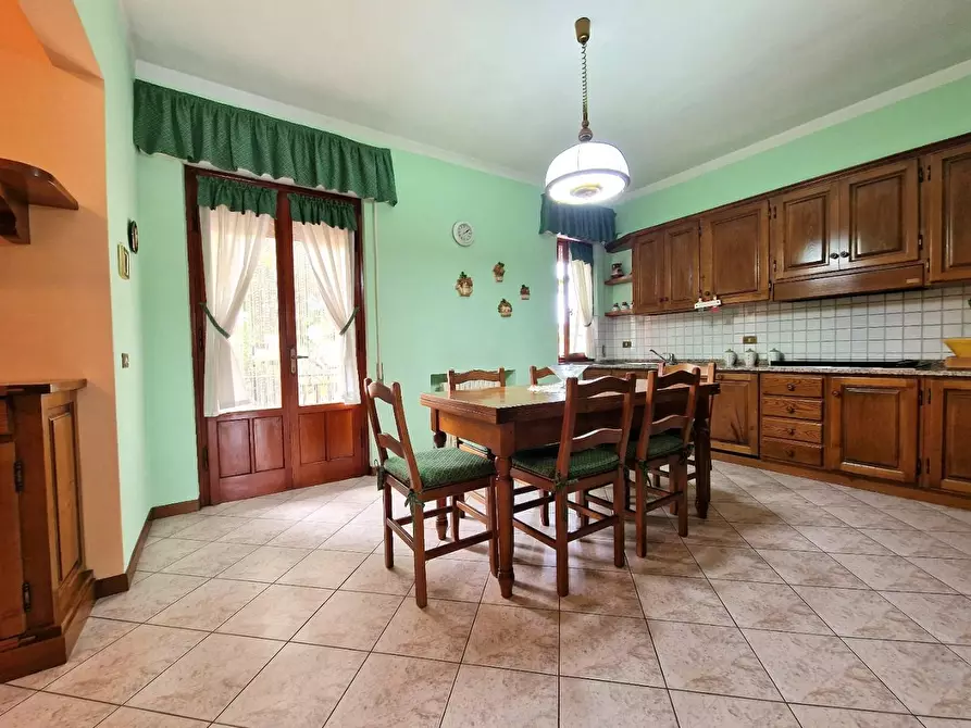 Immagine 17 di Villa in vendita  a Capannori