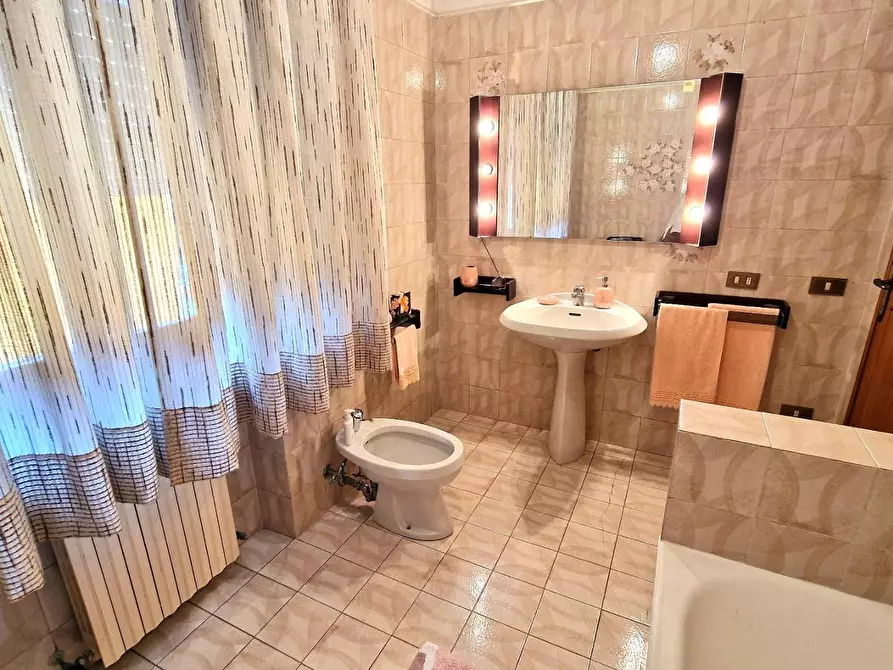 Immagine 28 di Villa in vendita  a Capannori