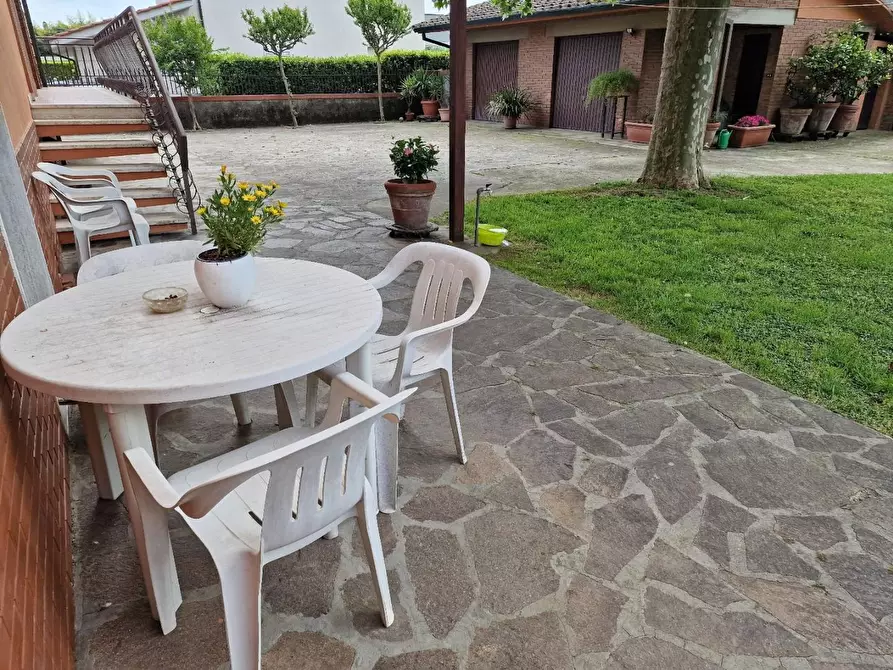 Immagine 21 di Villa in vendita  a Capannori