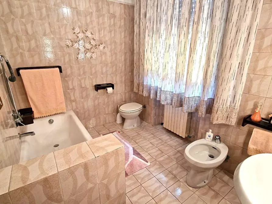 Immagine 29 di Villa in vendita  a Capannori