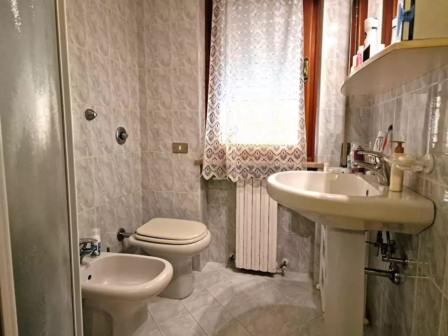 Immagine 37 di Villa in vendita  a Capannori