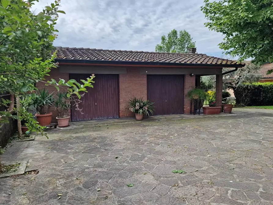 Immagine 8 di Villa in vendita  a Capannori