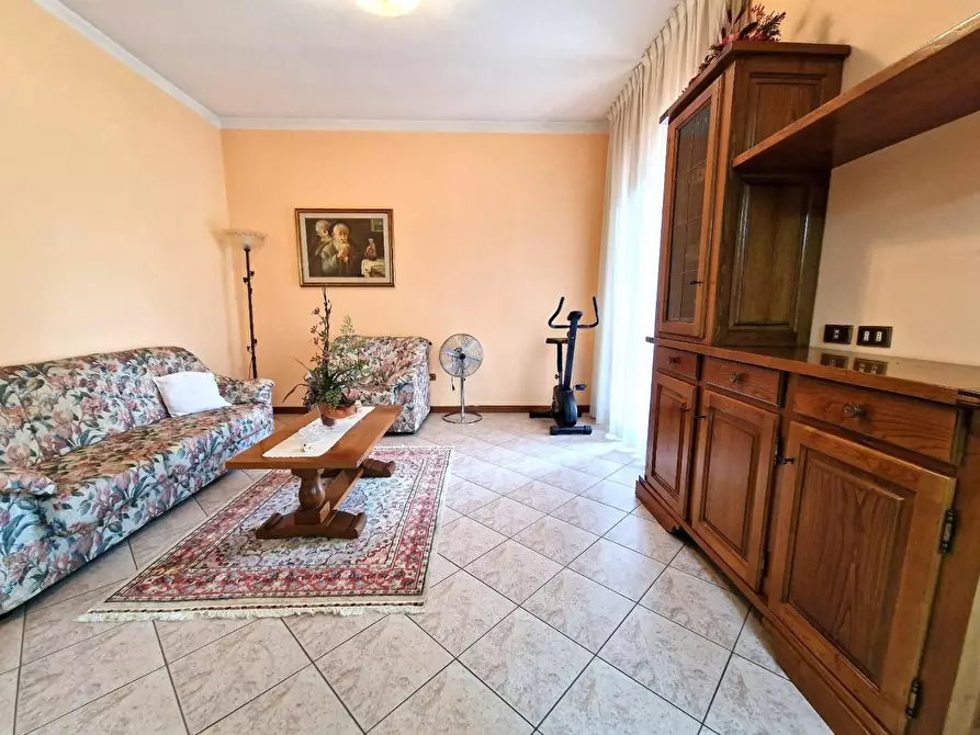 Immagine 15 di Villa in vendita  a Capannori