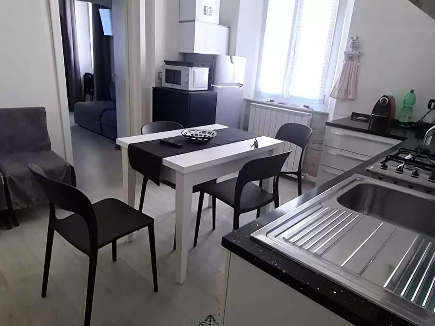 Immagine 2 di Appartamento in vendita  a Carrara