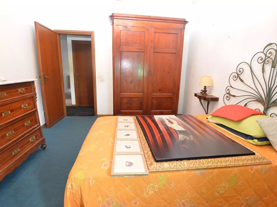 Immagine 14 di Villa in vendita  a Lucca