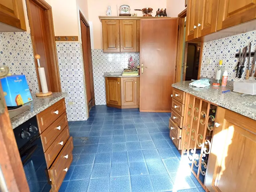 Immagine 8 di Villa in vendita  a Lucca