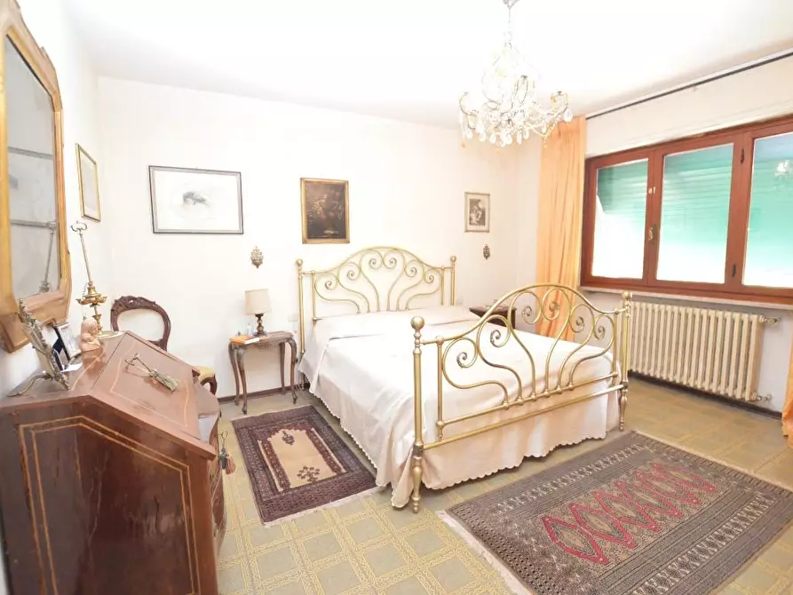 Immagine 26 di Villa in vendita  a Lucca