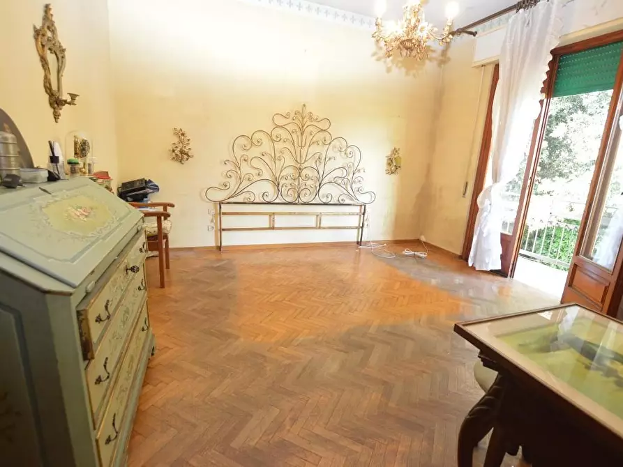 Immagine 11 di Villa in vendita  a Lucca