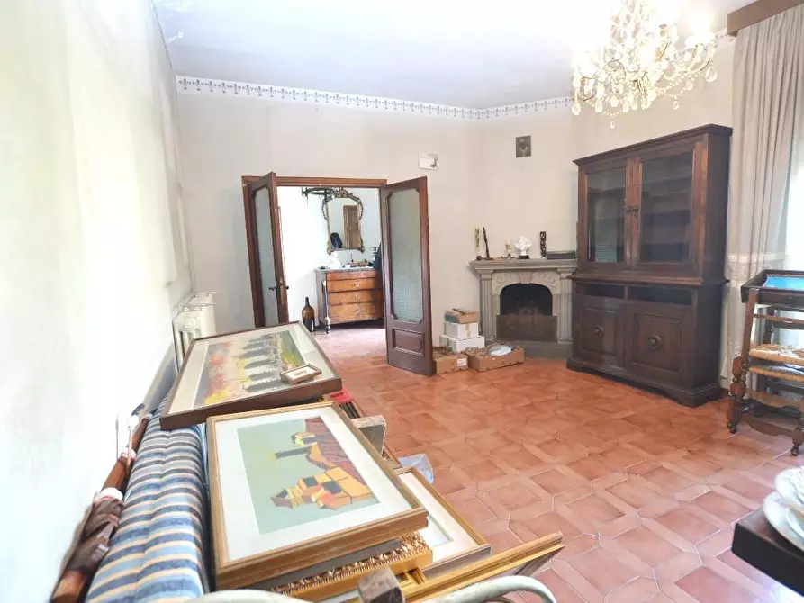 Immagine 4 di Villa in vendita  a Lucca