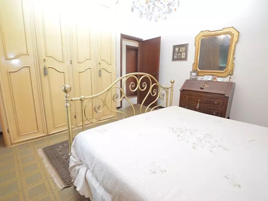 Immagine 27 di Villa in vendita  a Lucca