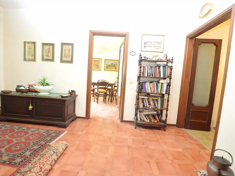 Immagine 18 di Villa in vendita  a Lucca