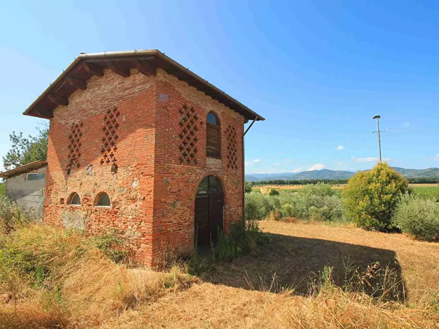 Immagine 3 di Casa colonica in vendita  a Lamporecchio