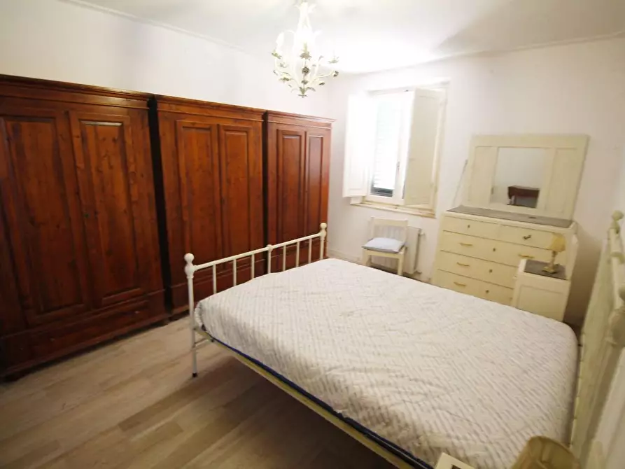 Immagine 9 di Casa colonica in vendita  a Lamporecchio