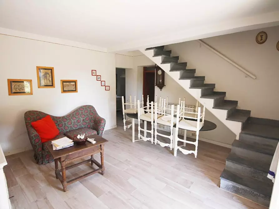 Immagine 5 di Casa colonica in vendita  a Lamporecchio