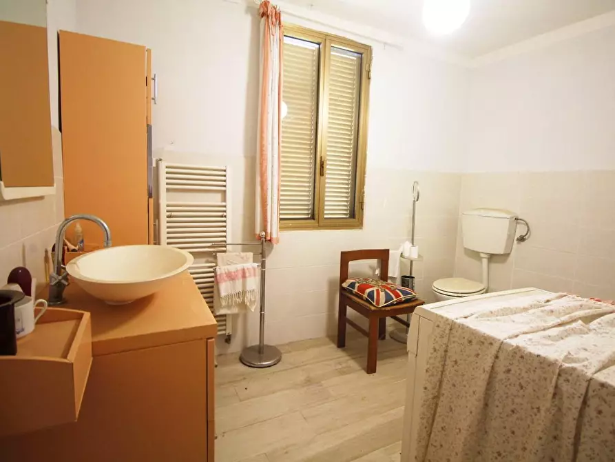 Immagine 12 di Casa colonica in vendita  a Lamporecchio