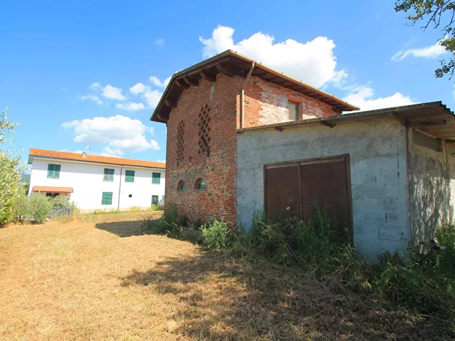 Immagine 15 di Casa colonica in vendita  a Lamporecchio