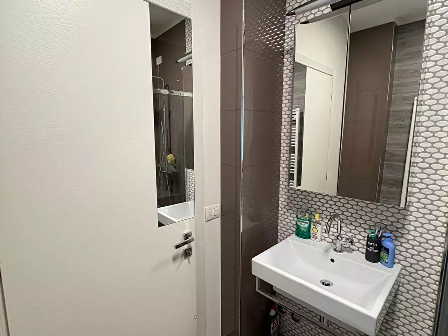 Immagine 17 di Appartamento in vendita  a Montignoso