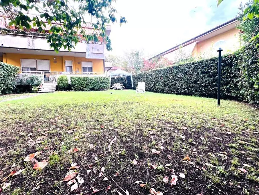 Immagine 19 di Appartamento in vendita  a Massa