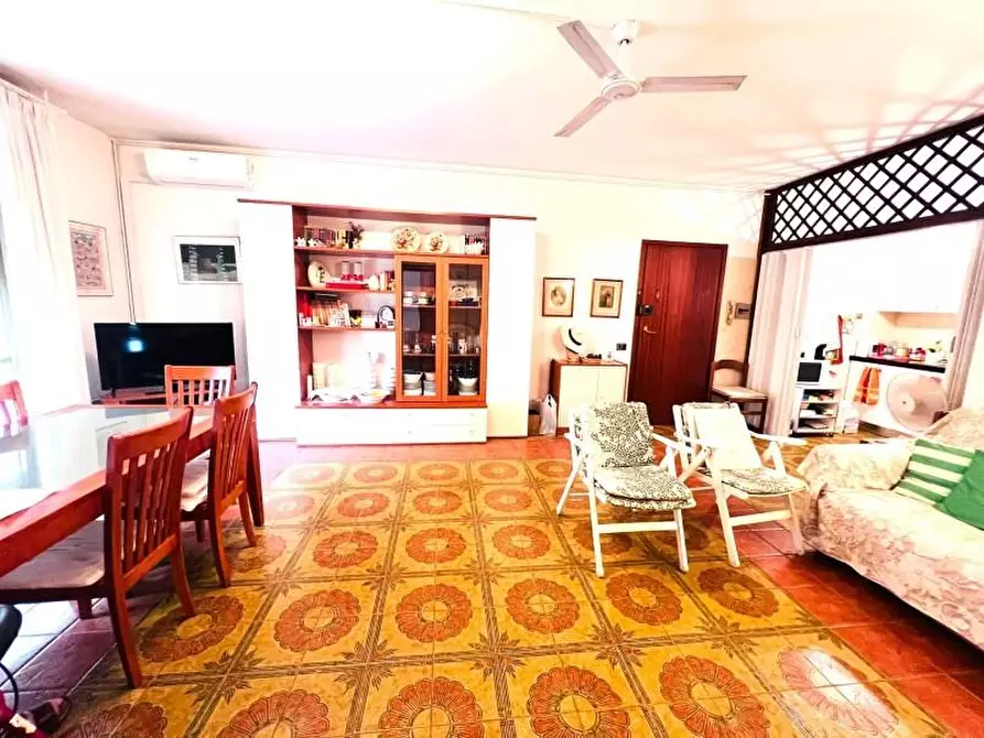 Immagine 2 di Appartamento in vendita  a Massa